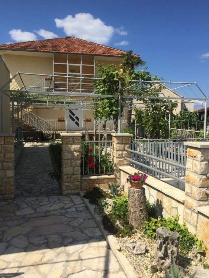 Hotel Leticia Biograd Na Moru Esterno foto